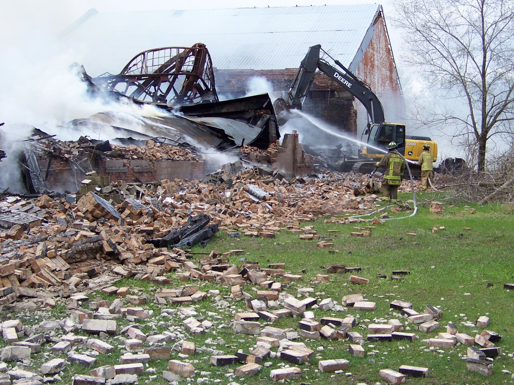 050217jr-oelwein-fire-b
